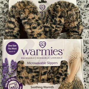 Warmies Mircowavable slippers - Leopard print size 6-10 NWT